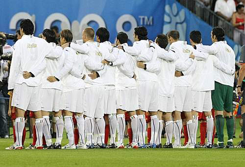 Euro 2008 (27).jpg - Italy's soccer team stands on the pitch during the playing of the national anthems before their Euro 2008 quarter-final soccer match against Spain at the Ernst Happel Stadium in Vienna, June 22, 2008.